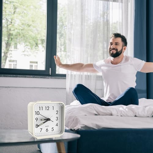 ORIA Analog Alarm Clock with Light and Snooze