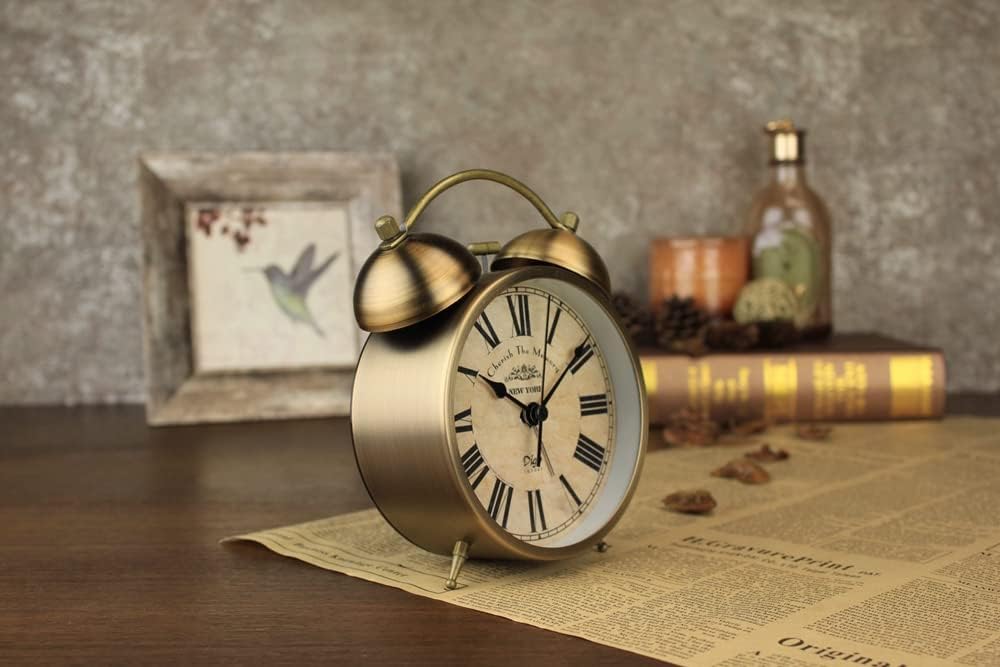 Maxspace Retro Analog Metal Table Clock