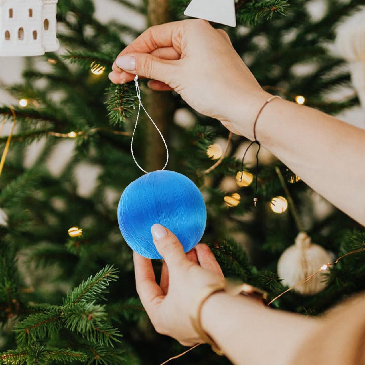 Amosfun 30pcs Colorful Silk Thread Ball Ornaments