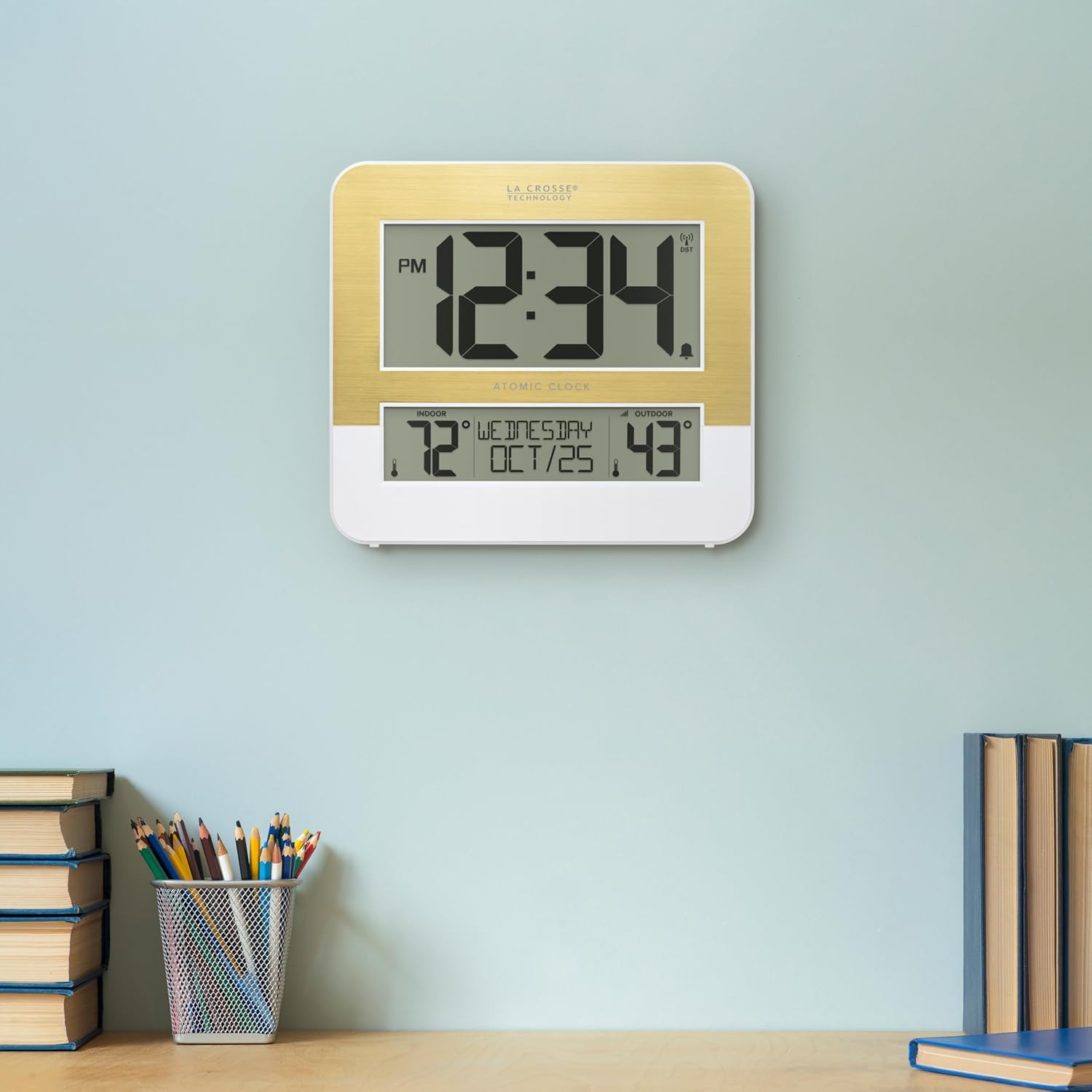 La Crosse Technology L73859 Two-Tone Atomic Digital Clock with Temperature 1